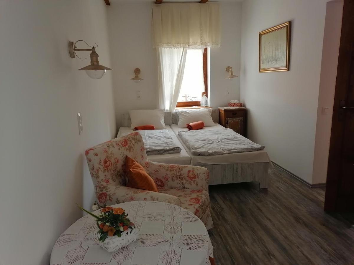 Mives Vendeghaz Hotel Pogany ภายนอก รูปภาพ