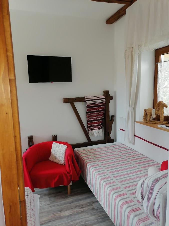 Mives Vendeghaz Hotel Pogany ภายนอก รูปภาพ