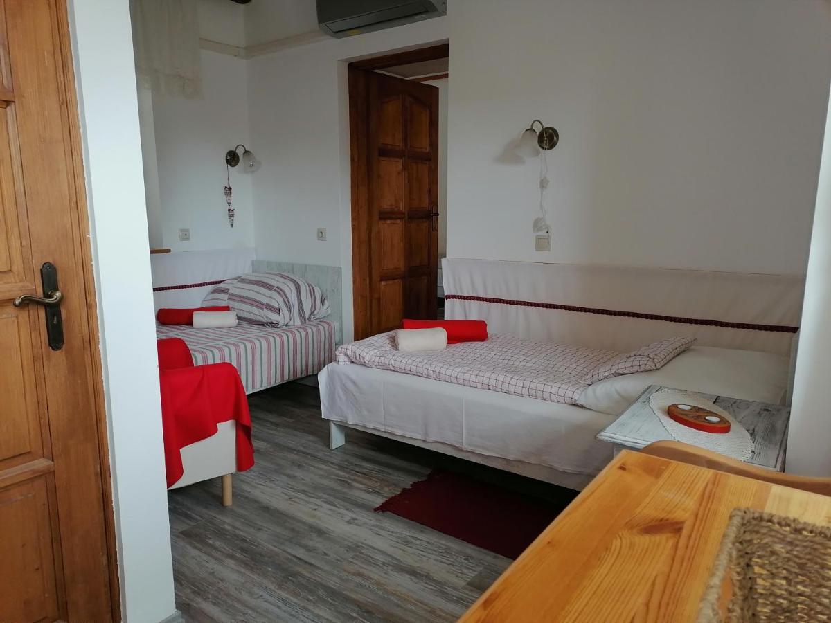 Mives Vendeghaz Hotel Pogany ภายนอก รูปภาพ