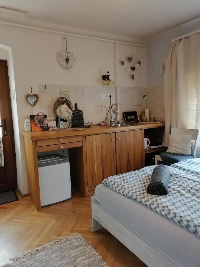 Mives Vendeghaz Hotel Pogany ภายนอก รูปภาพ