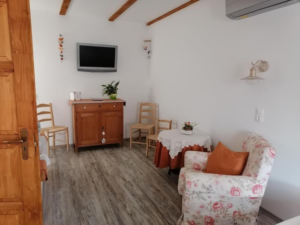 Mives Vendeghaz Hotel Pogany ภายนอก รูปภาพ