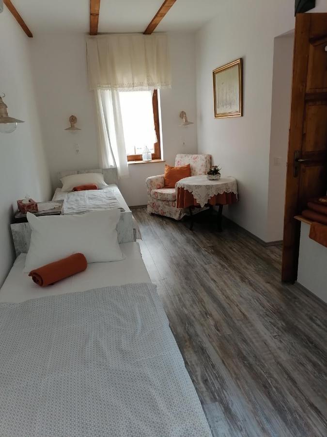 Mives Vendeghaz Hotel Pogany ภายนอก รูปภาพ