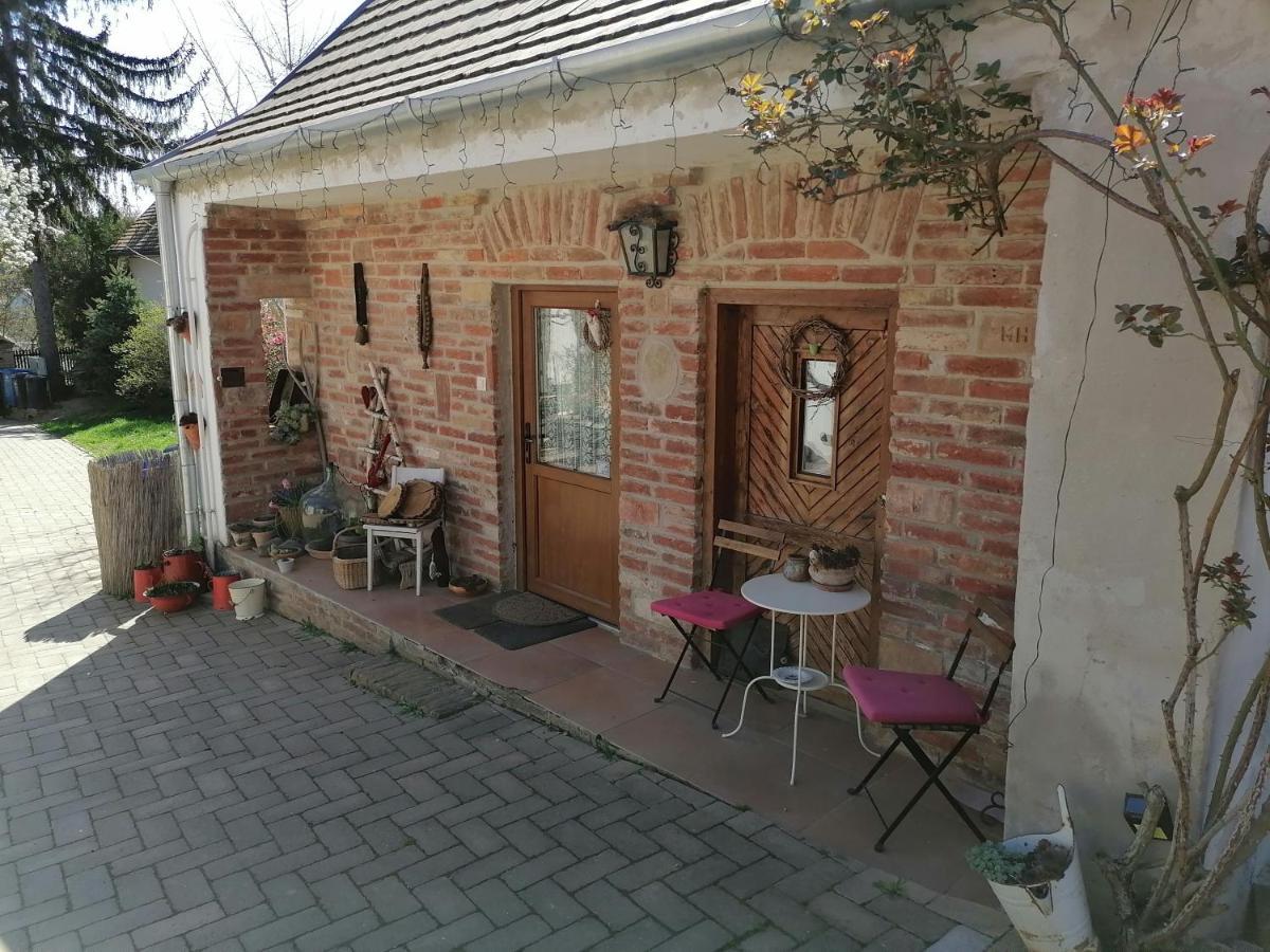 Mives Vendeghaz Hotel Pogany ภายนอก รูปภาพ