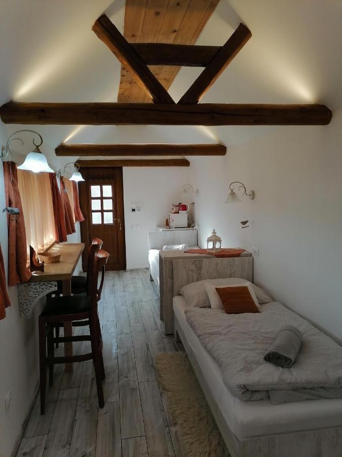 Mives Vendeghaz Hotel Pogany ภายนอก รูปภาพ